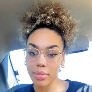 Meet your Posher, Brittney